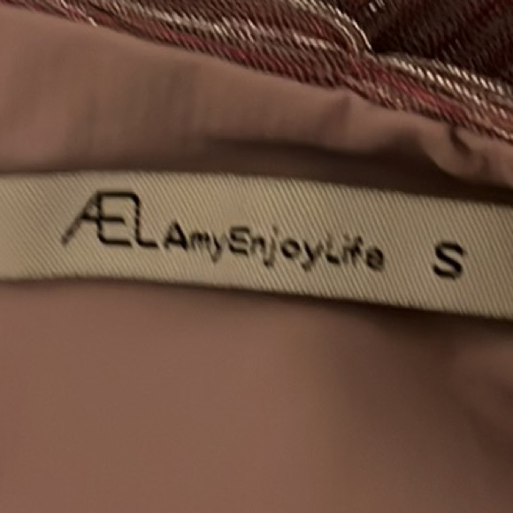 AmyEnjoyLife, Big Long Sleeves, Cut Out Back Dress, Lavender Color, Size Small - Picture 5 of 6